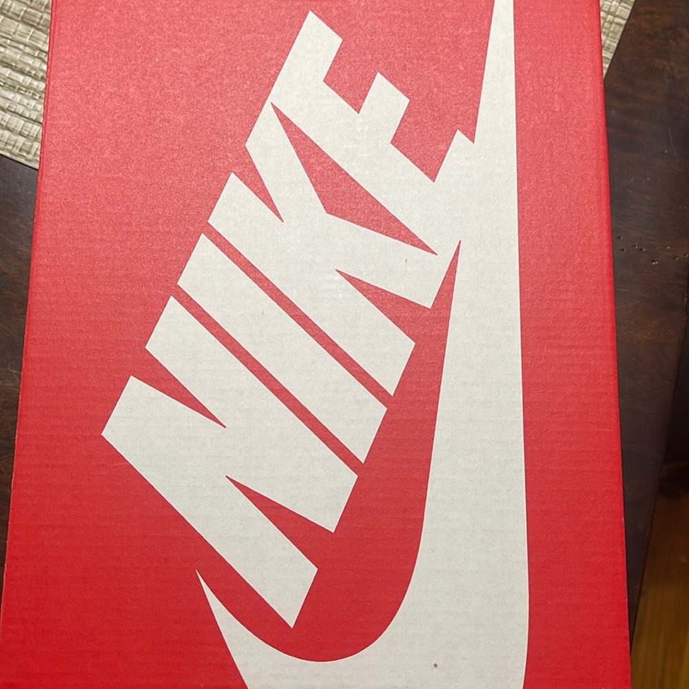 Nike Court Borough Mid size 4Y